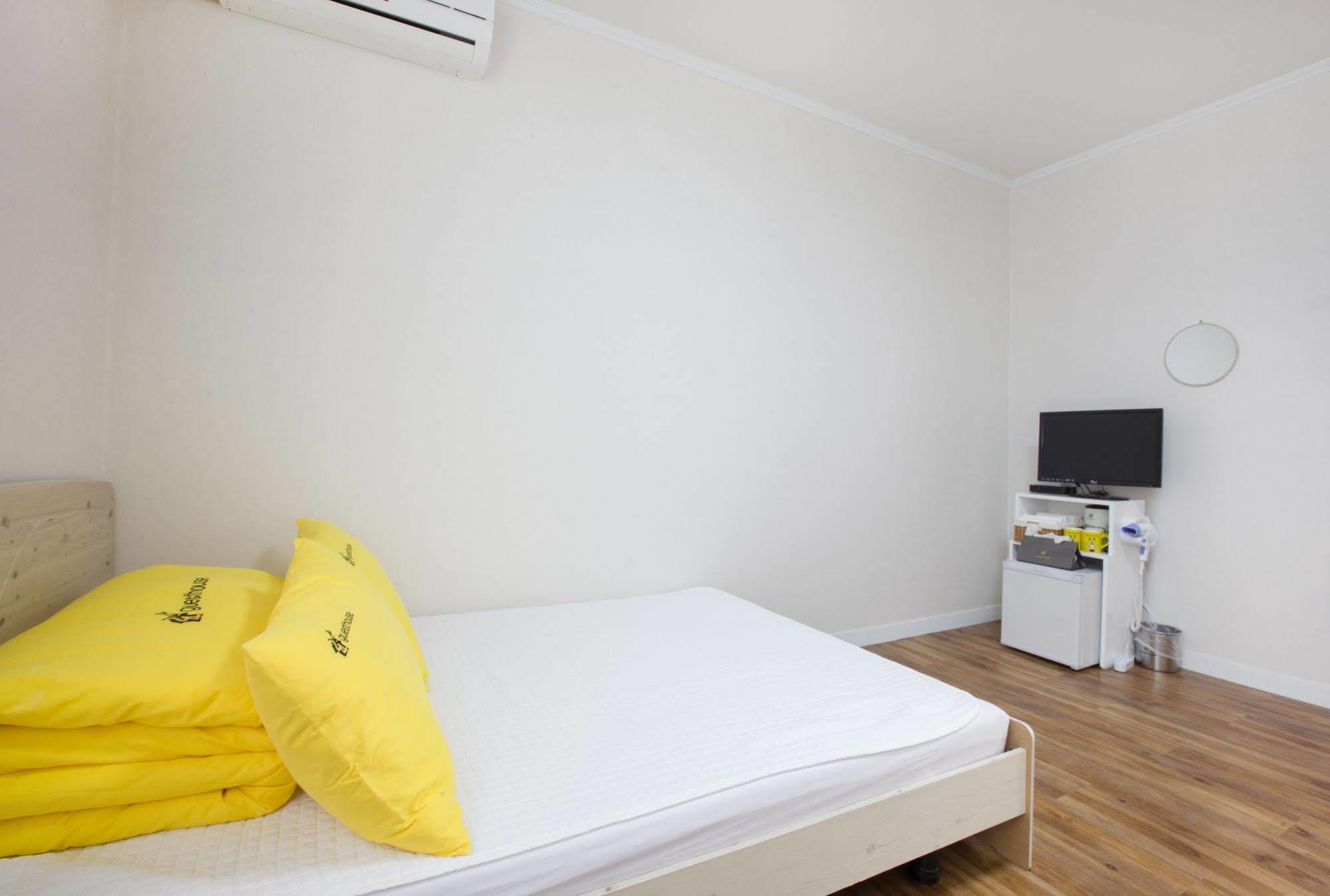 24 Guesthouse Namsan Garden Seoul Exterior photo