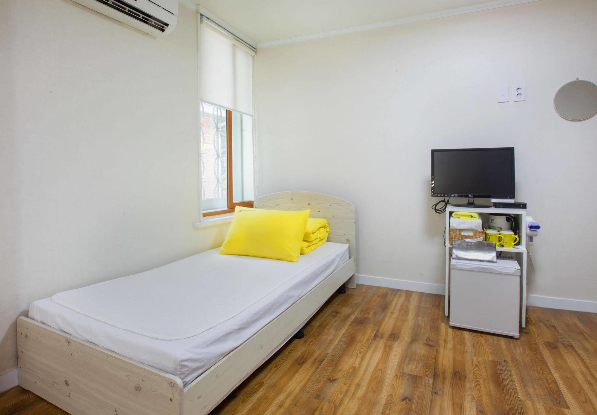 24 Guesthouse Namsan Garden Seoul Exterior photo